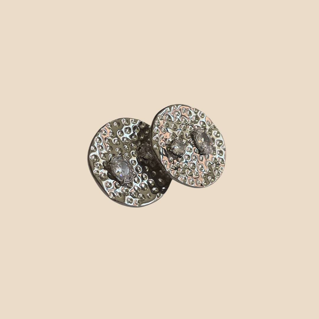Orecchini martellati con strass
